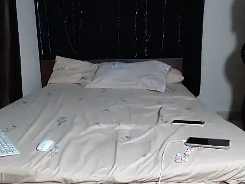 WettLyn online show from November 2025 12:20:01 AM