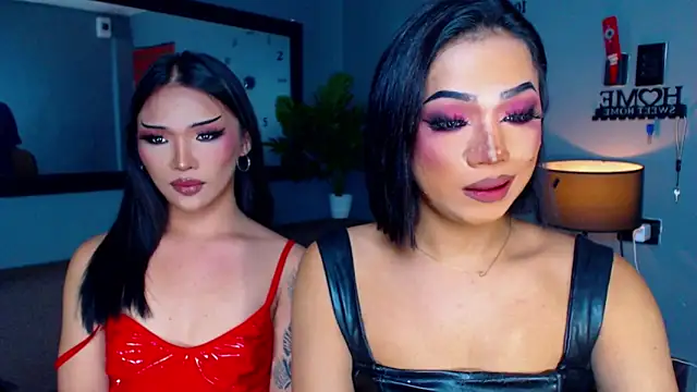 Snapshot of SavageSisters chatting on November 2025 03:22:01 PM SavageSisters online show from November 2025 03:22:01 PM