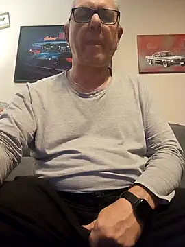 andy-1961 online show from November 2025 03:56:02 PM