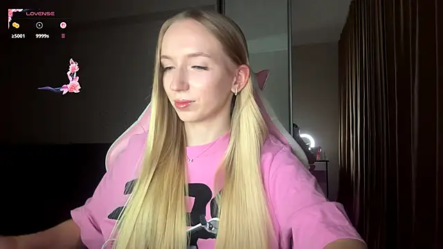 LaceDream online show from December 2025 04:13:02 PM