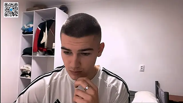 Snapshot of _BarePulse chatting on February 2026 08:59:02 PM BarePulse online show from February 2026 08:59:02 PM