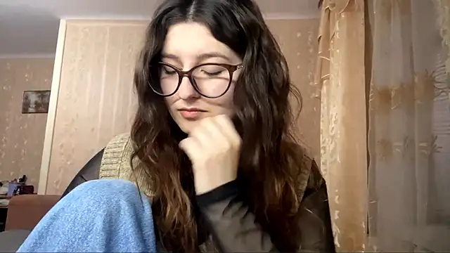 Snapshot of DonnieBooton chatting on November 2025 01:44:01 PM DonnieBooton online show from November 2025 01:44:01 PM