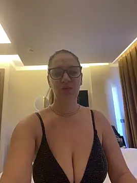 Snapshot of Milana8263 chatting on December 2025 08:52:01 AM Milana8263 online show from December 2025 08:52:01 AM