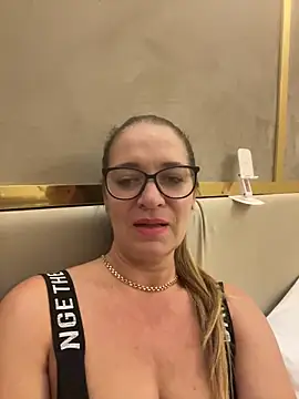 Snapshot of Milana8263 chatting on December 2025 06:36:01 PM Milana8263 online show from December 2025 06:36:01 PM