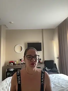 Snapshot of Milana8263 chatting on December 2025 06:42:02 AM Milana8263 online show from December 2025 06:42:02 AM