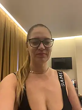 Snapshot of Milana8263 chatting on December 2025 09:18:01 AM Milana8263 online show from December 2025 09:18:01 AM