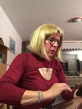 simone xdressing online show from October 2025 12:00:01 AM