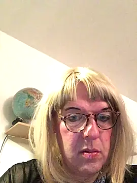 simone xdressing online show from November 2025 07:58:02 PM