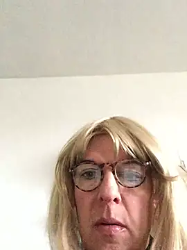 Snapshot of simone_xdressing chatting on February 2026 08:35:01 AM simone xdressing online show from February 2026 08:35:01 AM