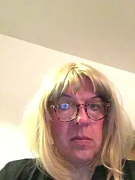 Snapshot of simone_xdressing chatting on March 2026 08:33:01 PM simone xdressing online show from March 2026 08:33:01 PM