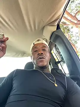 Kingkongg21xh online show from December 2025 07:10:02 PM