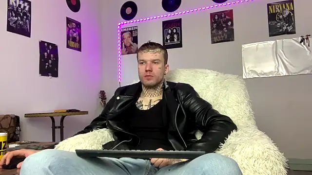 Huntall77 online show from March 2026 05:45:02 AM