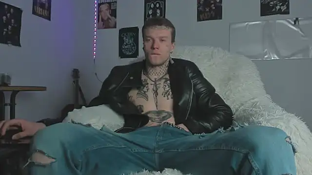 Huntall77 online show from April 2026 06:18:01 AM