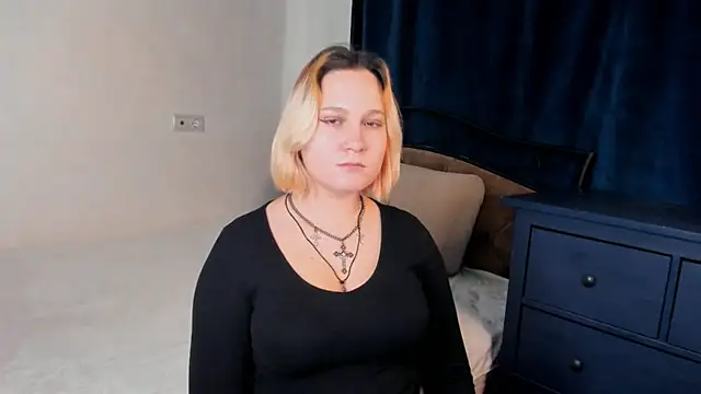 Snapshot of SecretVenom chatting on November 2025 08:08:02 AM SecretVenom online show from November 2025 08:08:02 AM