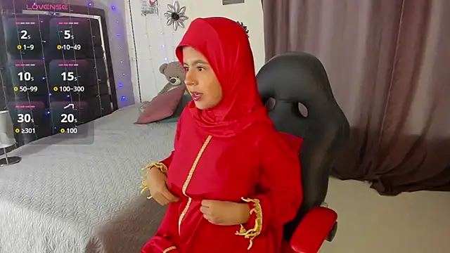 Snapshot of NaylaAbadi chatting on November 2025 12:33:01 PM NaylaAbadi online show from November 2025 12:33:01 PM