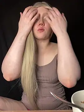 Scarlett Shadow online show from November 2025 08:43:01 PM