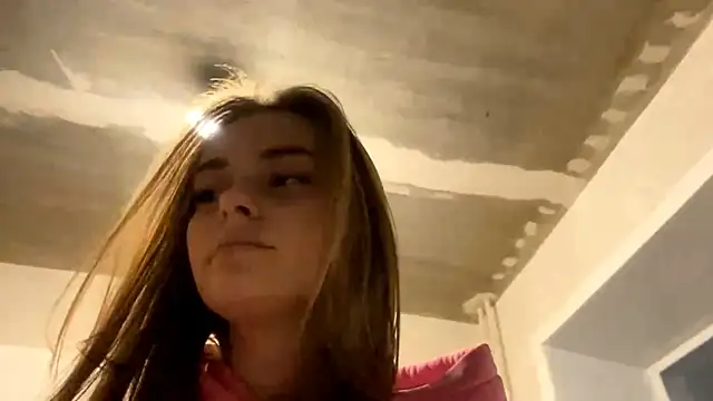 Snapshot of GeralynChiszar chatting on November 2025 05:18:02 AM GeralynChiszar online show from November 2025 05:18:02 AM