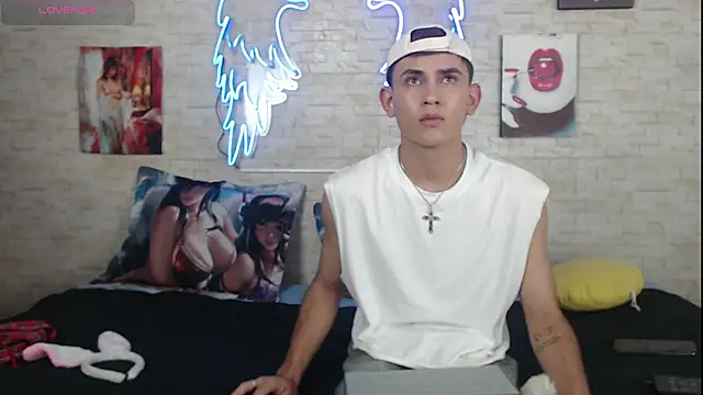 axel milo kairo and noa online show from November 2025 08:19:02 PM