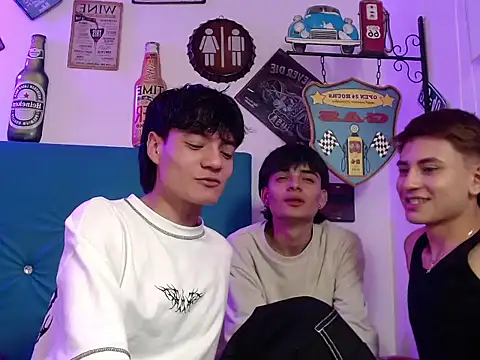 axel milo kairo and noa online show from November 2025 04:00:02 AM