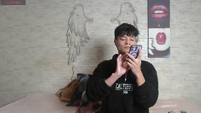 axel milo kairo and noa online show from December 2025 03:07:01 PM