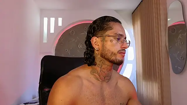 Snapshot of Alanrodgers chatting on November 2025 01:06:01 PM Alanrodgers online show from November 2025 01:06:01 PM