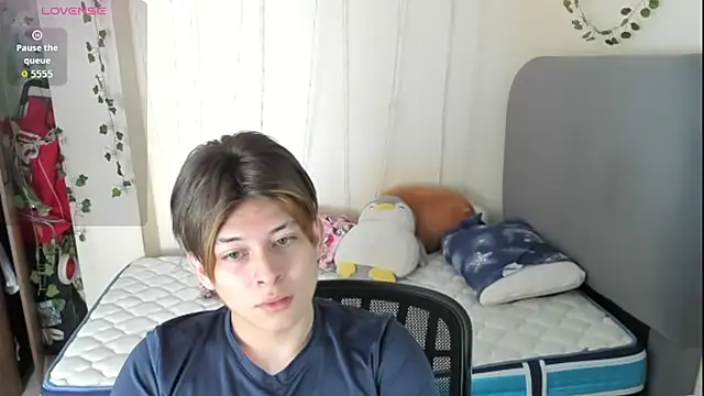 Felix kitty online show from December 2025 07:07:01 PM