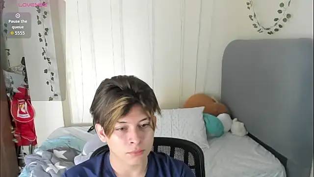 Felix kitty online show from January 2026 07:04:02 PM