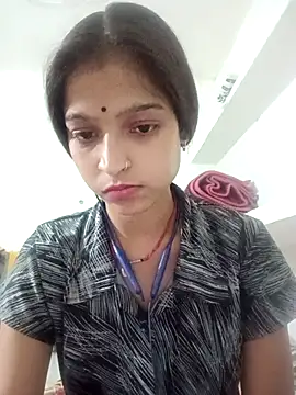 Mohnicute online show from May 2026 06:02:02 PM