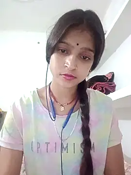 Mohnicute online show from May 2026 06:13:01 PM