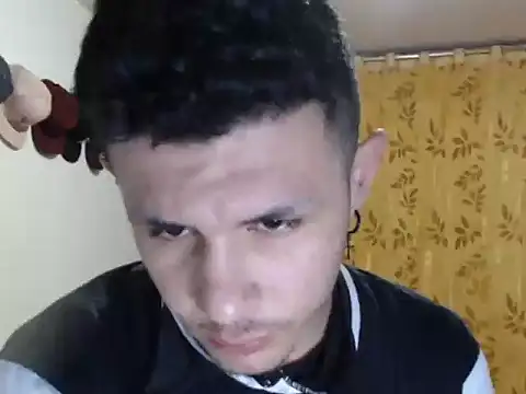 Snapshot of damiansexyboy69 chatting on November 2025 04:46:01 AM damiansexyboy69 online show from November 2025 04:46:01 AM