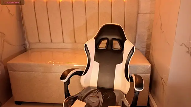 Juliana Tx online show from January 2026 01:02:01 PM