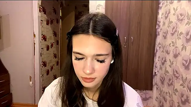 EunHendericks online show from November 2025 01:18:02 PM