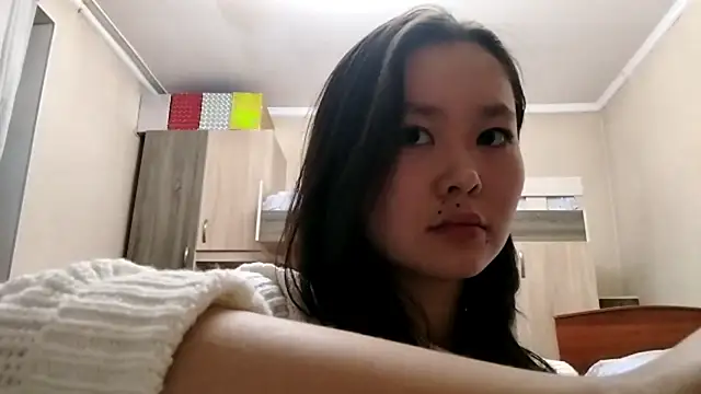 Snapshot of HuldaKye chatting on November 2025 12:27:01 PM HuldaKye online show from November 2025 12:27:01 PM