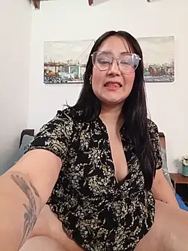 Snapshot of SaloGray8 chatting on May 2026 01:06:01 PM SaloGray8 online show from May 2026 01:06:01 PM