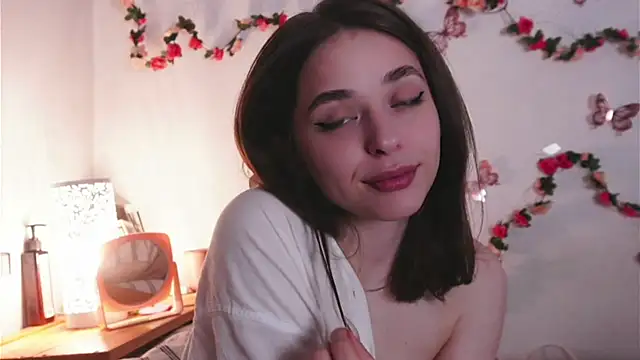 yoyogirlx online show from April 2026 01:46:02 PM