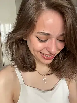 Snapshot of yoyogirlx chatting on July 2026 02:47:02 AM yoyogirlx online show from July 2026 02:47:02 AM