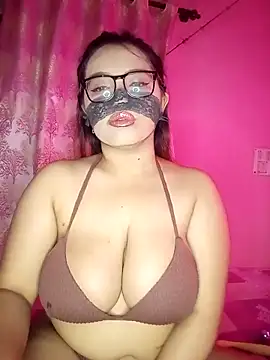Bunnybush37 online show from June 2026 03:32:02 PM