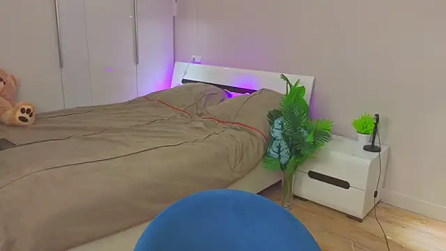 Snapshot of LilyPoetry_ chatting on November 2025 11:32:02 AM LilyPoetry online show from November 2025 11:32:02 AM