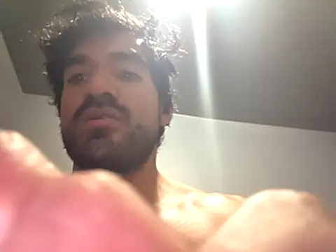 Snapshot of piggylatino chatting on January 2026 01:11:01 AM piggylatino online show from January 2026 01:11:01 AM