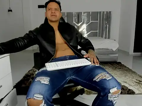 master leather online show from April 2026 11:16:01 AM