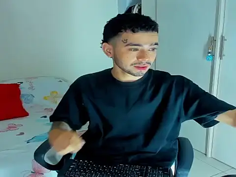 JohnE Medina online show from November 2025 05:12:01 PM