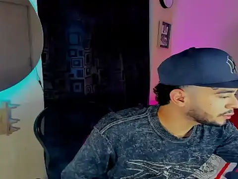 JohnE Medina online show from December 2025 08:27:01 PM