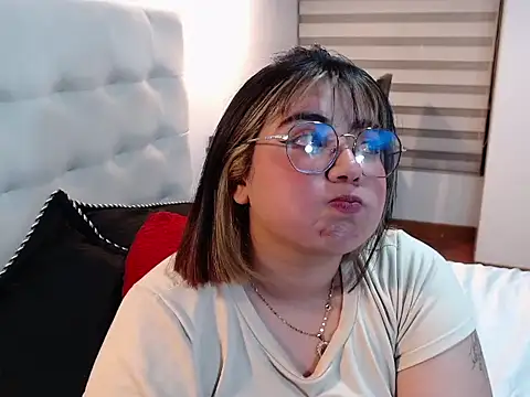 YiniBelle online show from December 2025 12:52:02 AM