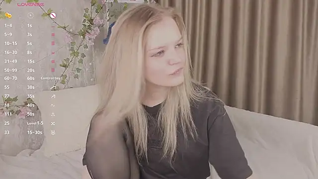 Snapshot of MicheleHonas chatting on March 2026 06:22:02 PM MicheleHonas online show from March 2026 06:22:02 PM