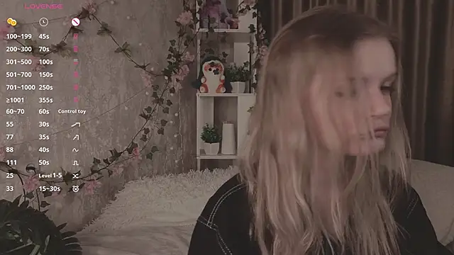 Snapshot of MicheleHonas chatting on March 2026 05:05:01 PM MicheleHonas online show from March 2026 05:05:01 PM