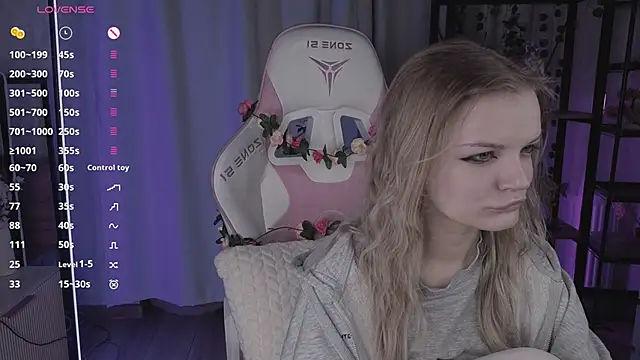 Snapshot of MicheleHonas chatting on April 2026 04:19:01 PM MicheleHonas online show from April 2026 04:19:01 PM