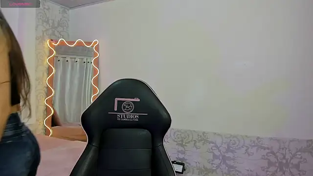 ISABELA TAY online show from December 2025 11:40:02 AM