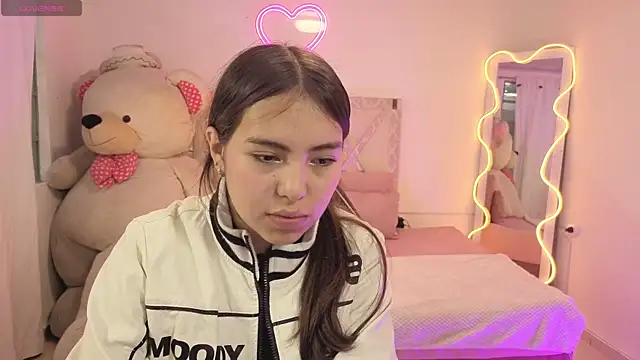 ISABELA TAY online show from January 2026 11:45:02 AM