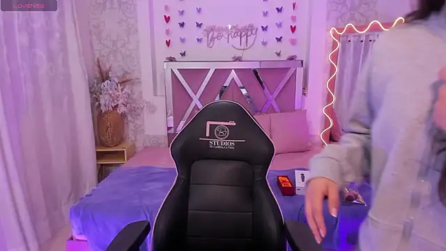 ISABELA TAY online show from March 2026 11:37:01 AM