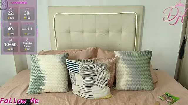 Daphne Hills online show from April 2026 05:40:01 PM